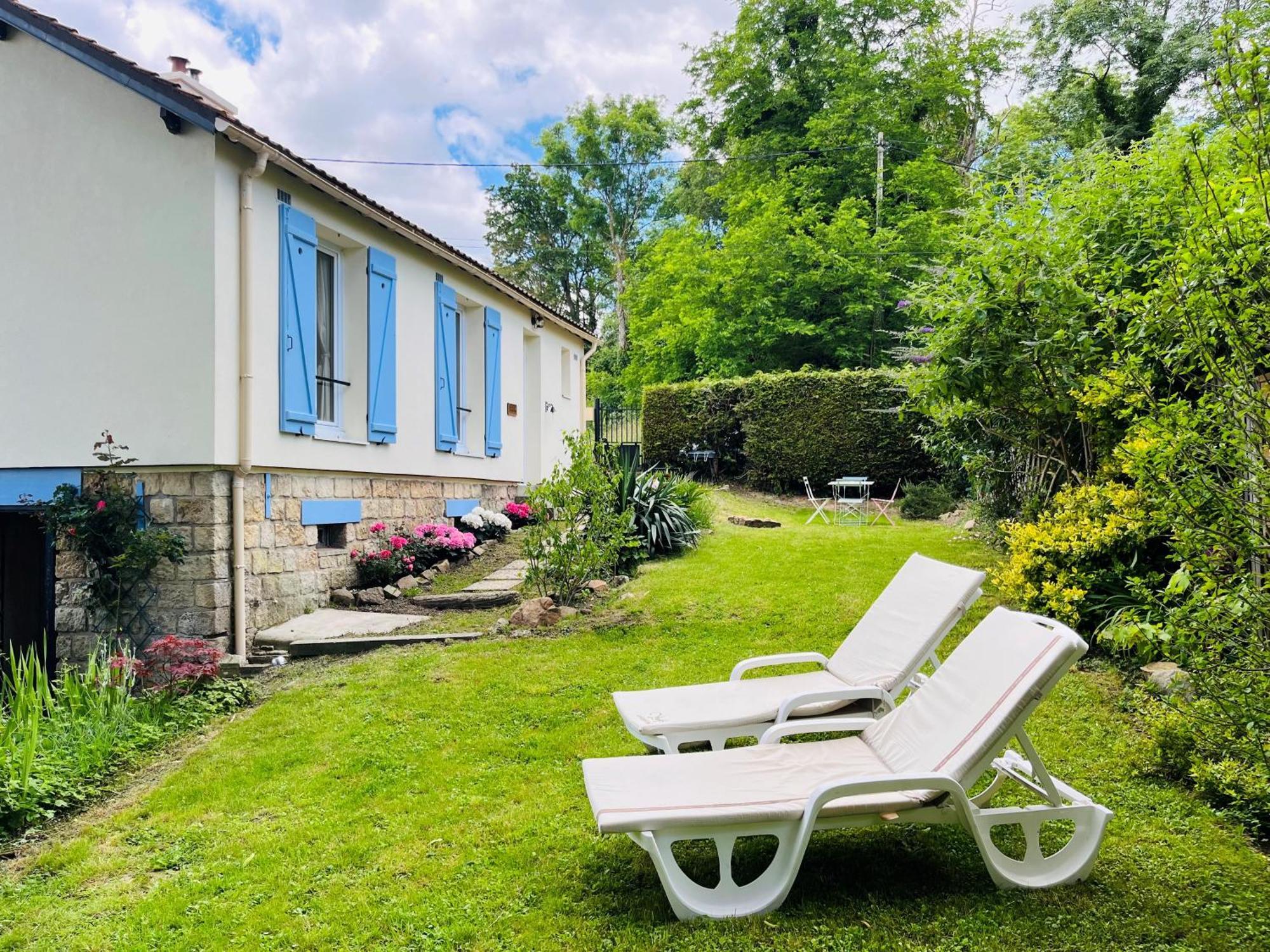 Les Volets Bleus Parmain Exterior foto